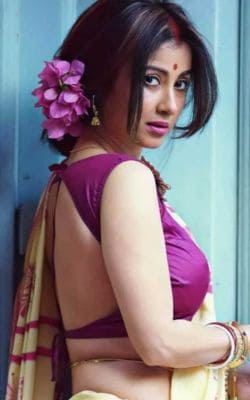 hot bengali girl in saree