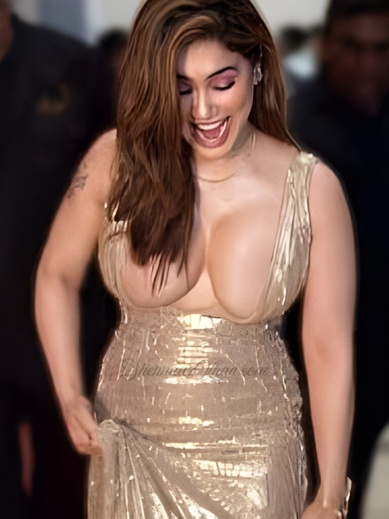 Kangana Sharma Nipslip show